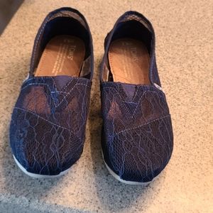 Tom's classic lace slip on shoes, sz 6.5, blue